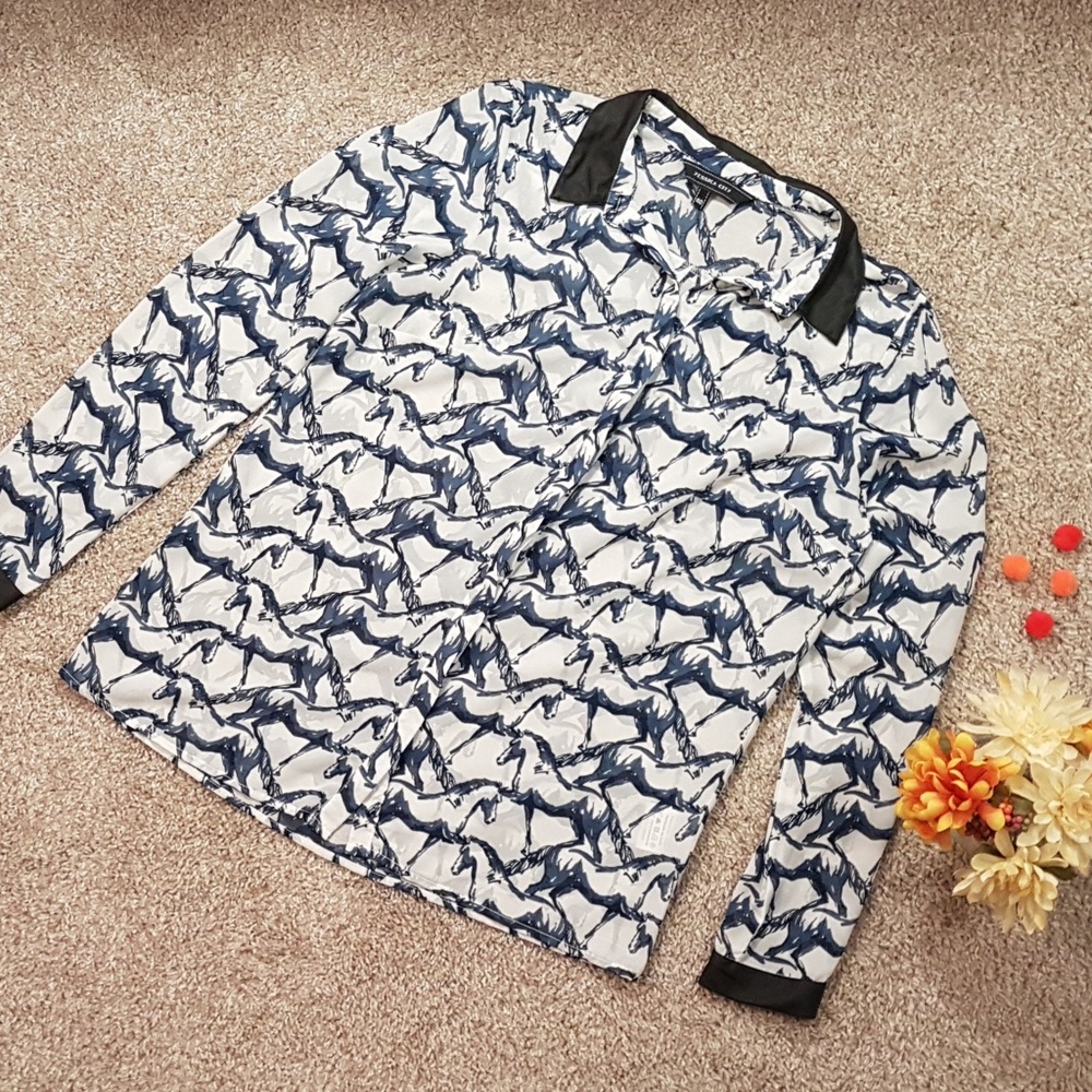 HORSE PRINT LONG SLEEVE FRONT BUTTON BLOUSE